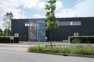 Ellen Brouwers designing Art