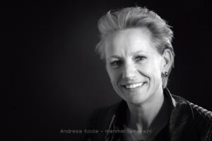 Man met Camera &ndash; fotografie door Andress Kools 📸